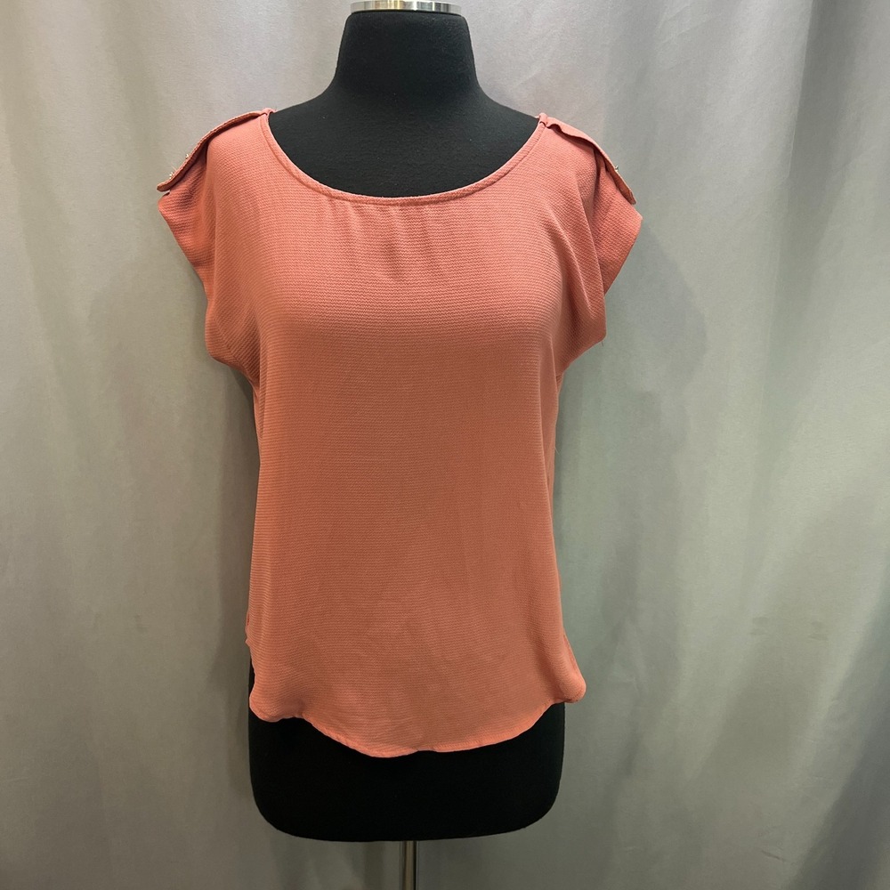 Iris Sleeveless Blouse Top Womens Medium Peach Shoulder Button Detail Curved Hem